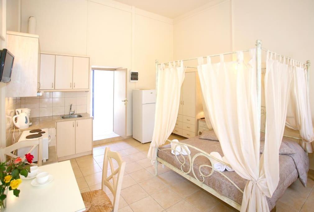 On The Beach Apartments Khora Sfakion Ngoại thất bức ảnh