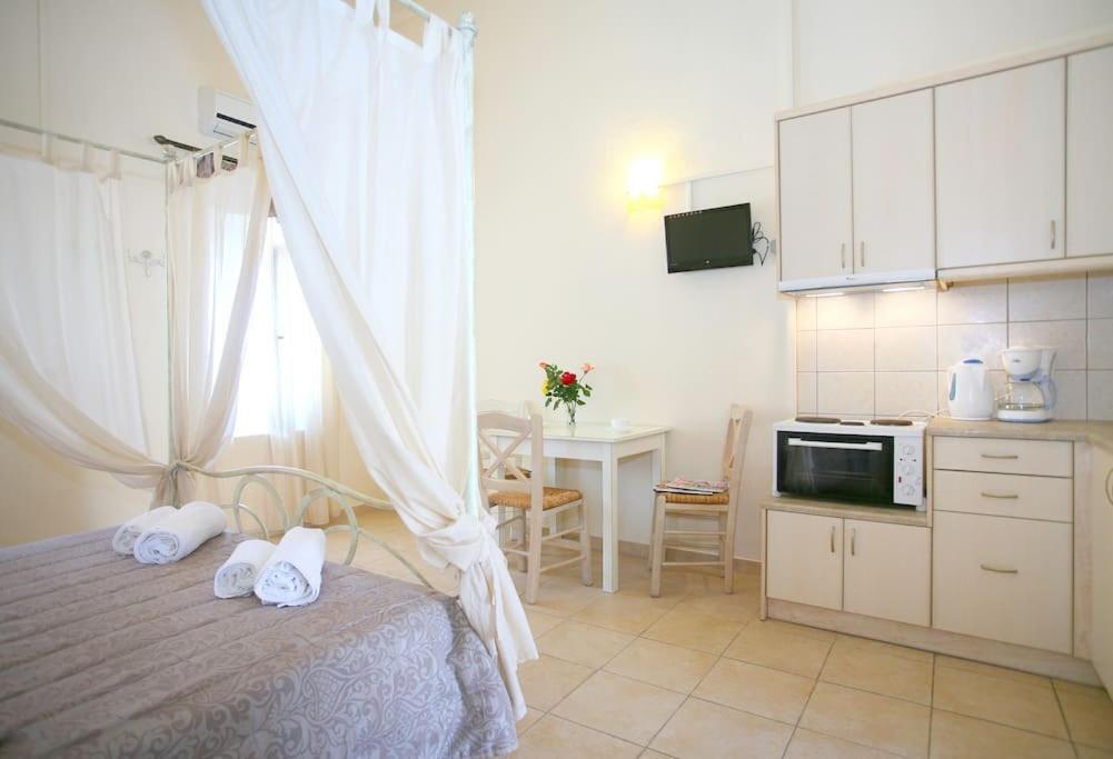 On The Beach Apartments Khora Sfakion Ngoại thất bức ảnh